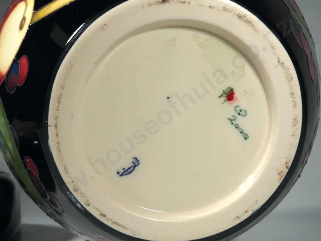 Large Moorcroft "Queen's Choice" Ginger Jar Designed By Emma Bossons. Image 1++