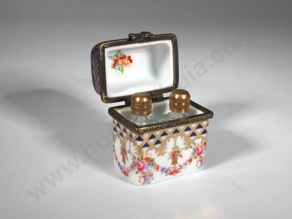 Vintage Kaiser Perfume Bottles In a Trinket / Pill Box with Ormulu Mounts Image 1++