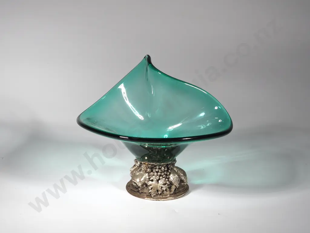 Art Glass Dish On An Embossed Silver Plate Base  Image 1++