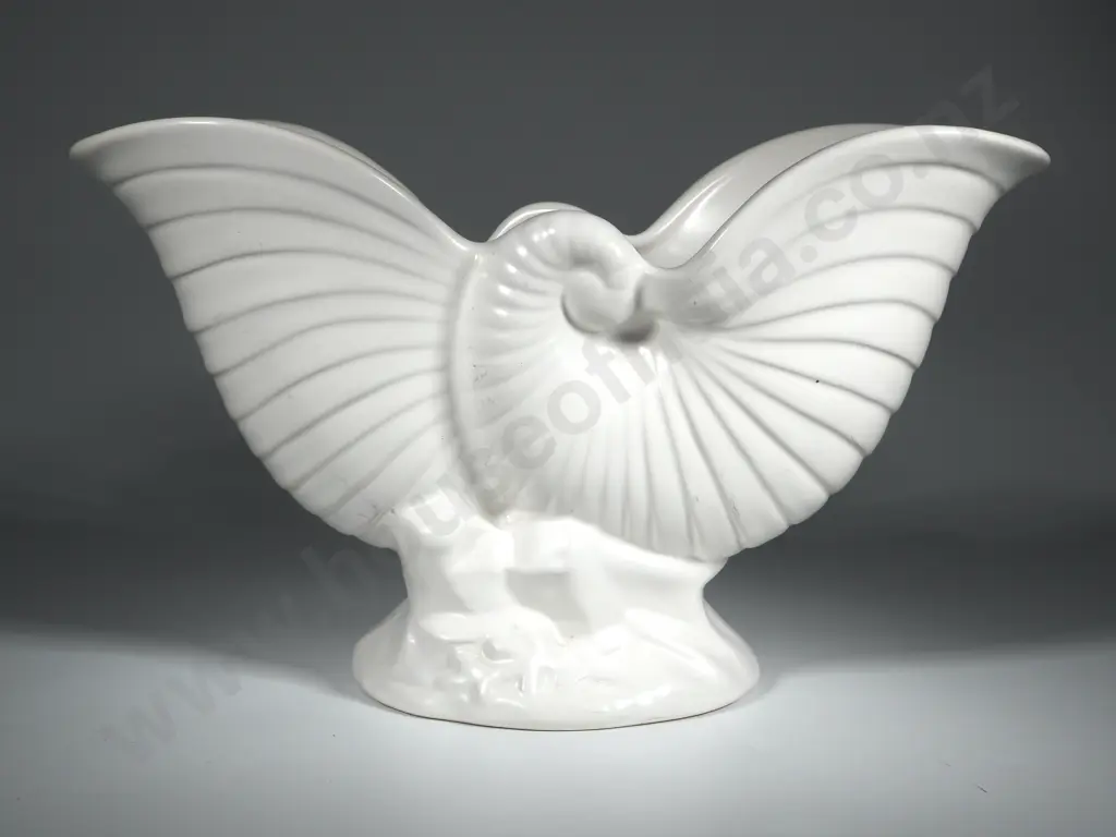 Crown Lynn Potteries Double  Nautilus vase Image 1++