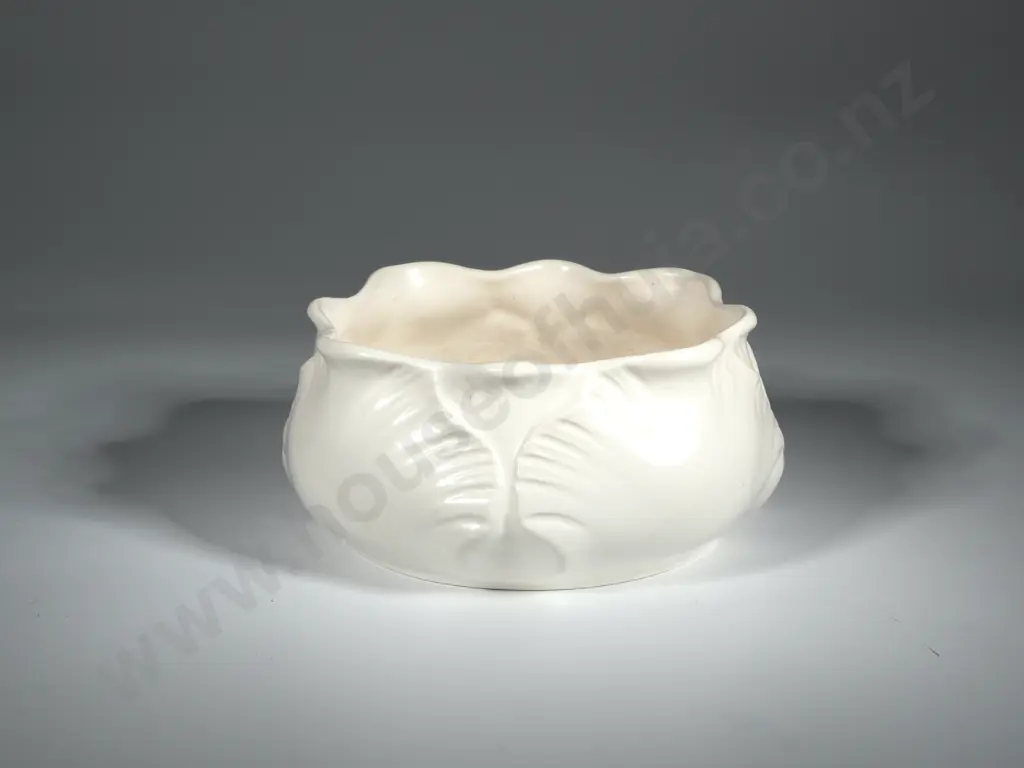 Sylvac Creamware  Bowl. Embossed  Mark & Pattern Number 2026 Image 1++