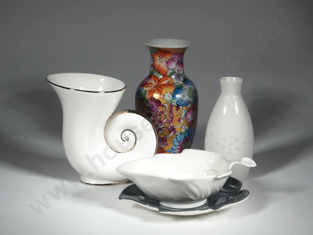 Three Vases & Carltonware Gravy Boat Image 1++