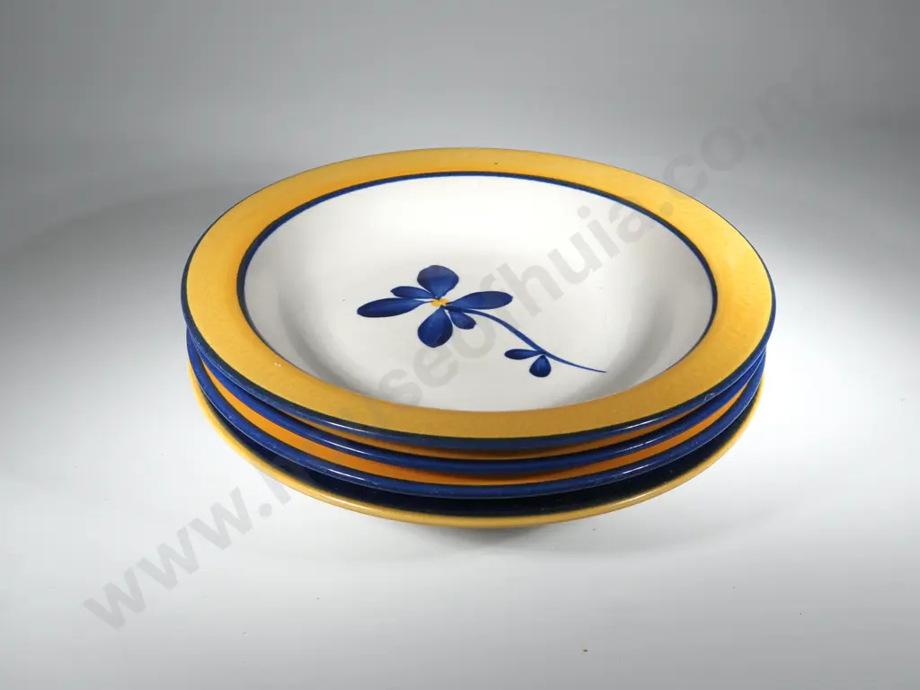 Four Temuka Bowls Image 1++