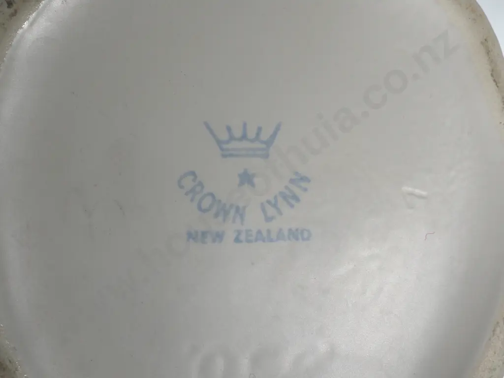 Crown Lynn Double Nautilus Vase  Image 1++