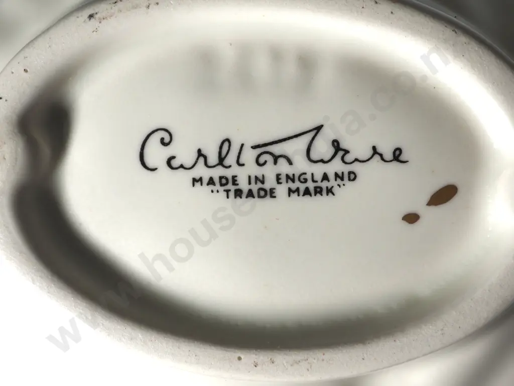 Carlton Ware Gravy Boat Leaf Dish With Under Saucer & Ladle. Cream Ground with Gilt Trim Image 1++