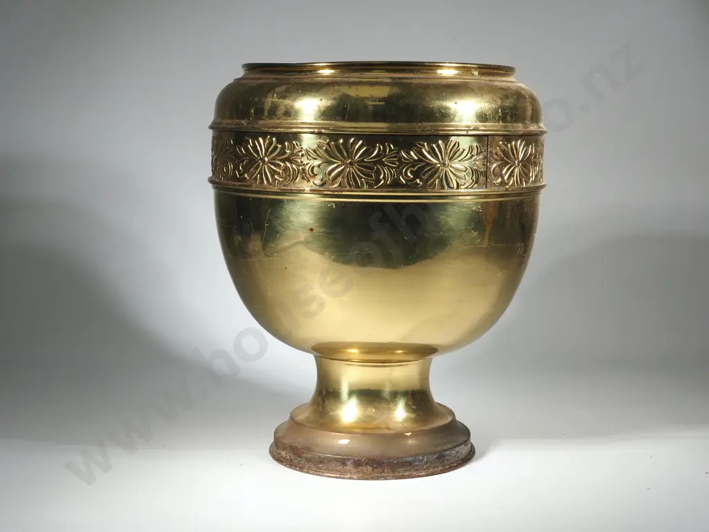 Brass Jardiniere Image 1++