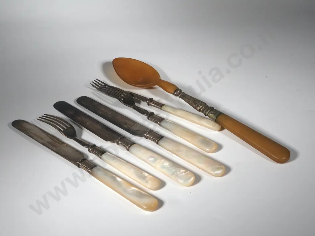 Three Mother Of Pearl Handled Fruit Knives & Large Spoon with Horn Handled & Bowl Image 1++