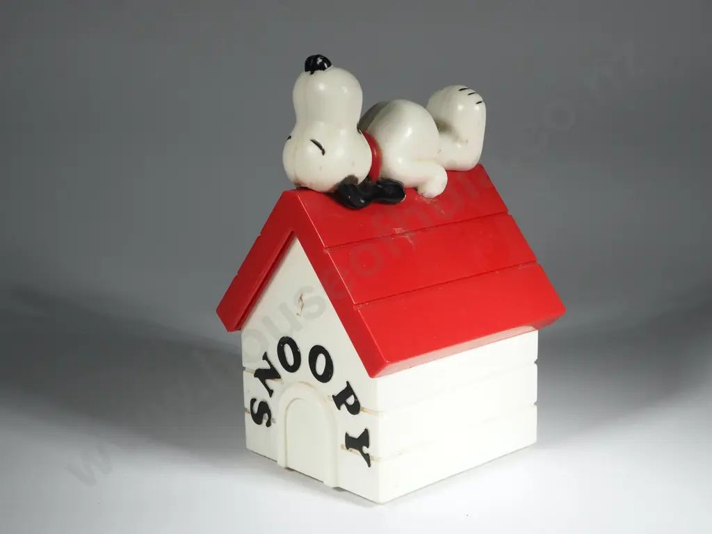 Radio Circa 1970 - Snoopy Asleep on Red House Roof. Image 1++
