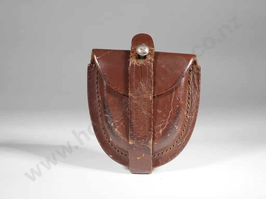 Leather Compass Holder Image 1++