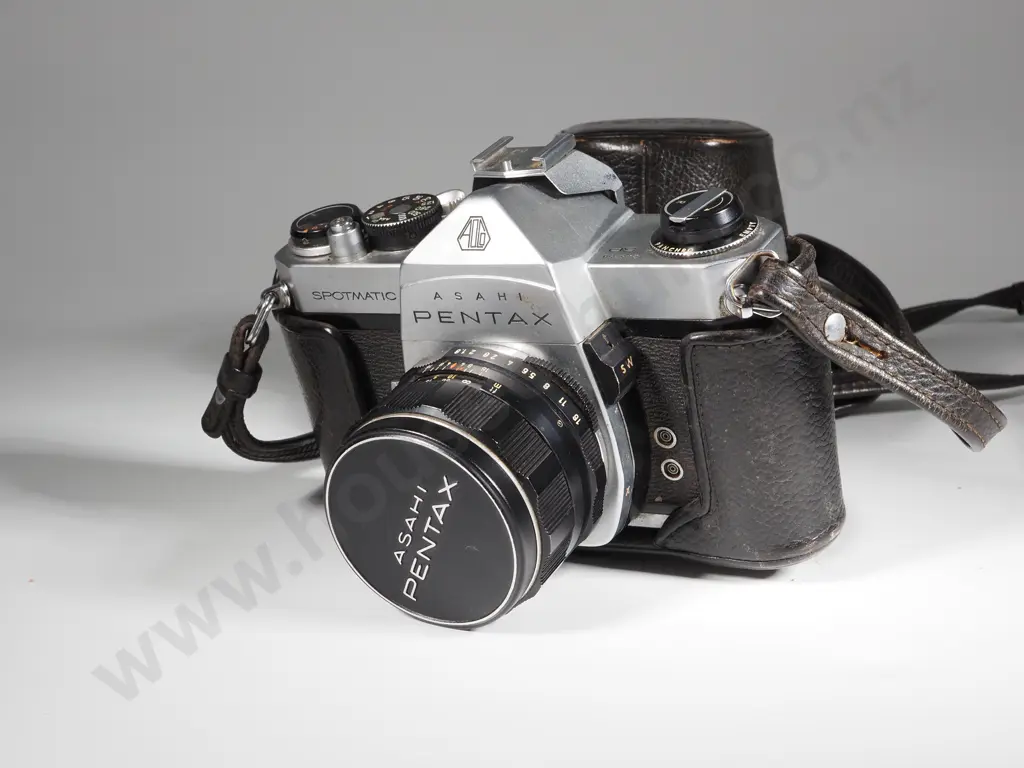 Pentax Asahi Spotomatic w Leather Case. N01245756. Image 1++