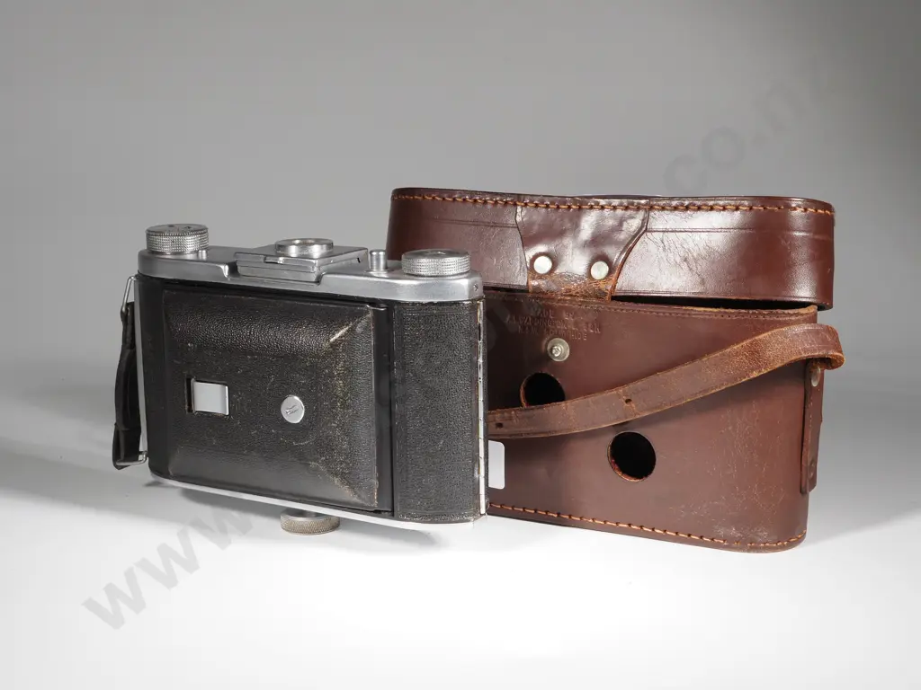 Ensign Selfix 820 6x9 cm Folding Camera w Leather Case. Image 1++