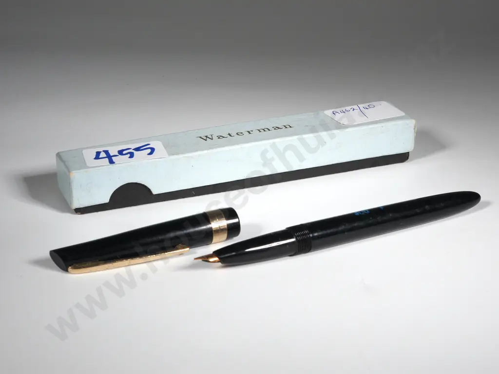 Waterman 300 Fountain Pen (UK, 1960s) Black  With Gold Band Image 1++