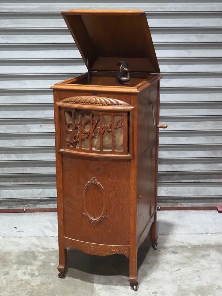 Oak Cased Gramophone with Bow Fronted Cabinet & Fretwork (Damaged) Image 1++