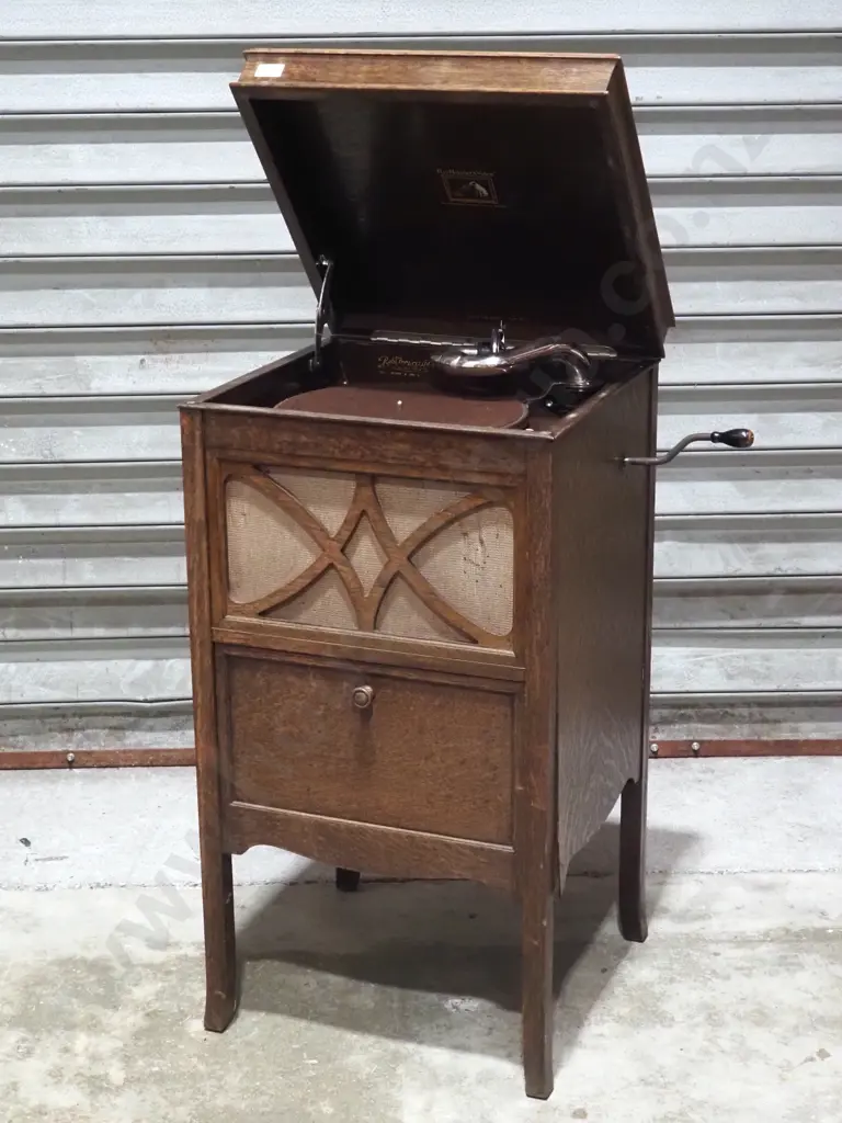 Gramophone In Oak  Case Image 1++