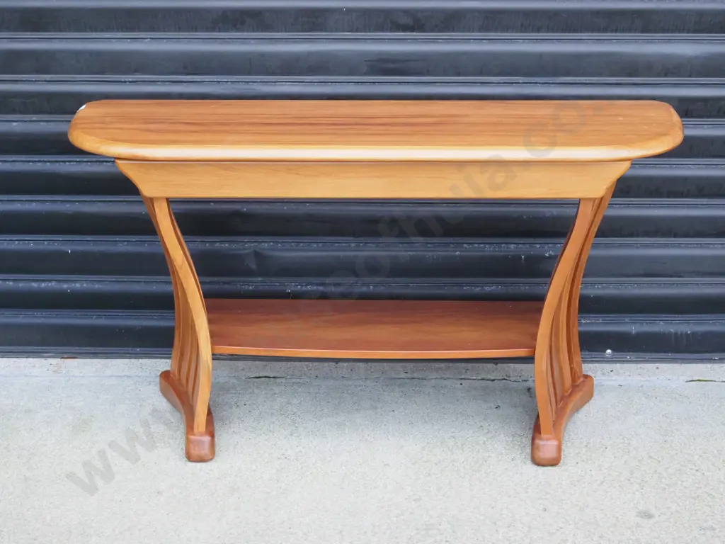 Sorenmobler "Riviera"  Heart Rimu Hall Table Image 1++