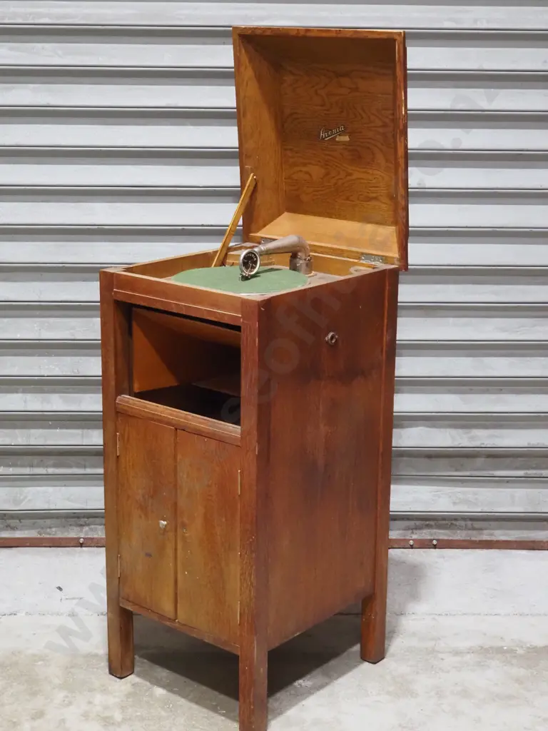 Avonica Standard Phonograph Record Player In An Oak Case Image 1++