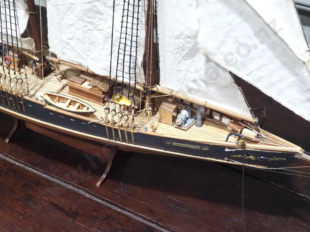 Model Yacht  - Fishing & Regattas Schooner Bluenose II Image 1++