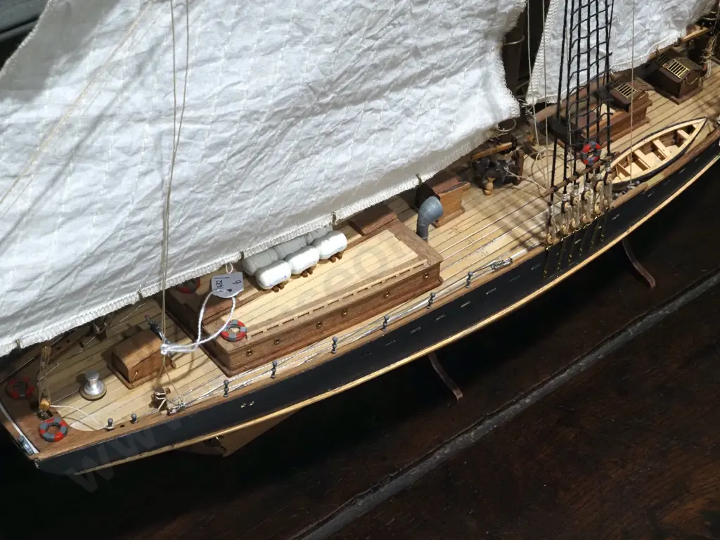 Model Yacht  - Fishing & Regattas Schooner Bluenose II Image 1++