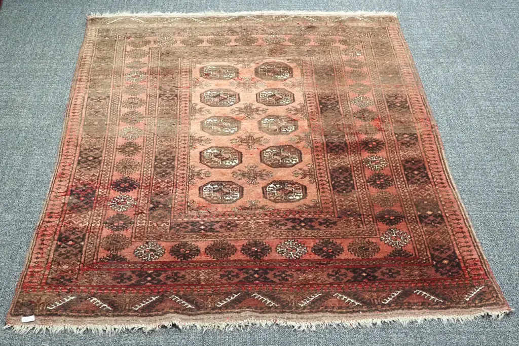 Persian Rug w Elephants Foot Design Image 1++