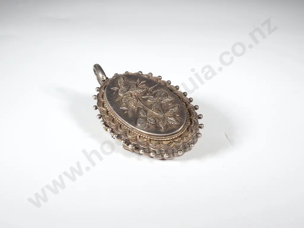 Antique Oval Locket w Floral Decoration A/F Image 1++