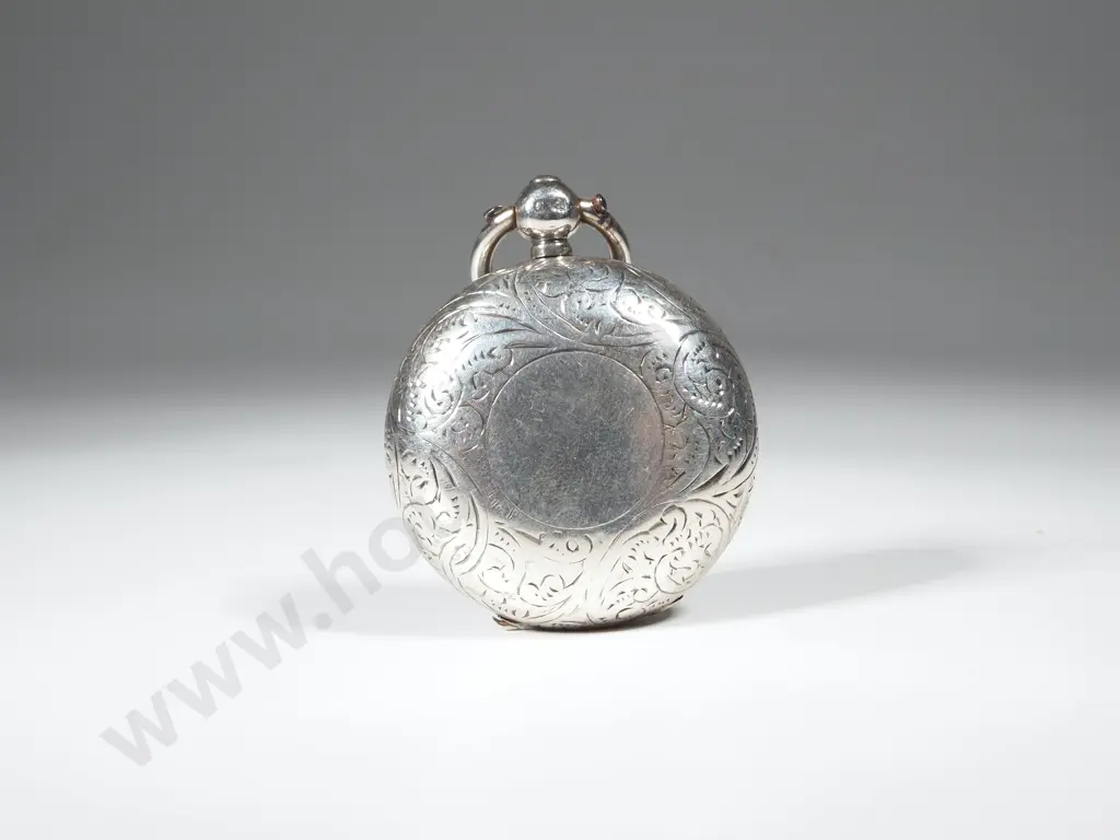 Sterling Silver Sovereign Case w Decorative Engraving Image 1++