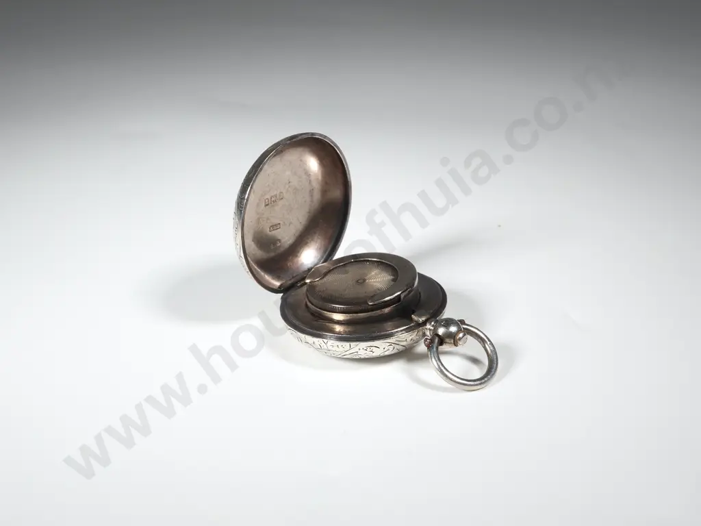 Sterling Silver Sovereign Case w Decorative Engraving Image 1++