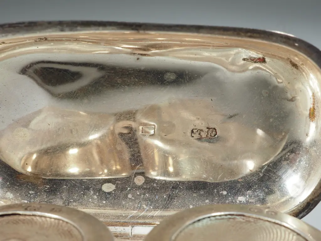 Sterling Silver Double Sovereign Case with Scroll Engraving Image 1++