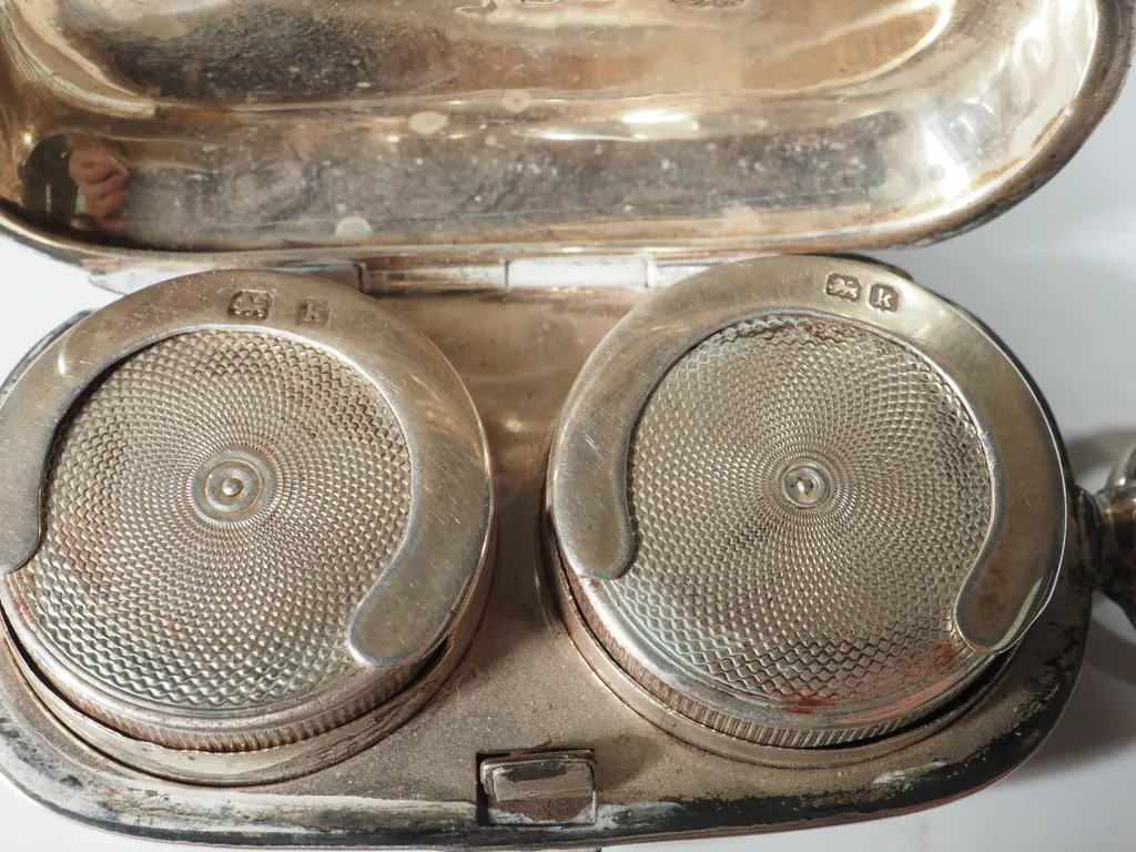 Sterling Silver Double Sovereign Case with Scroll Engraving Image 1++