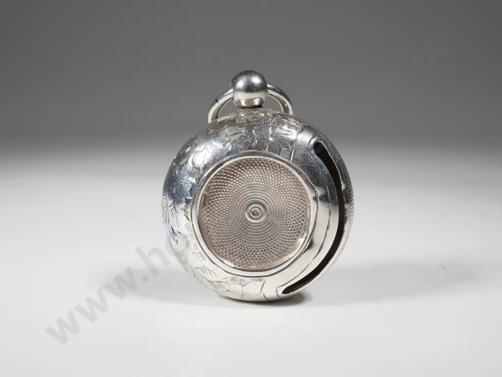 Unusual Sterling Silver Open Faced Sovereign Case Image 1++