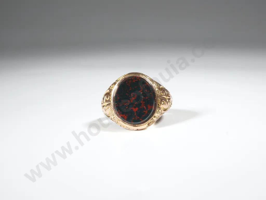 9ct Gold Antique Engraved Bloodstone Signet Ring Image 1++