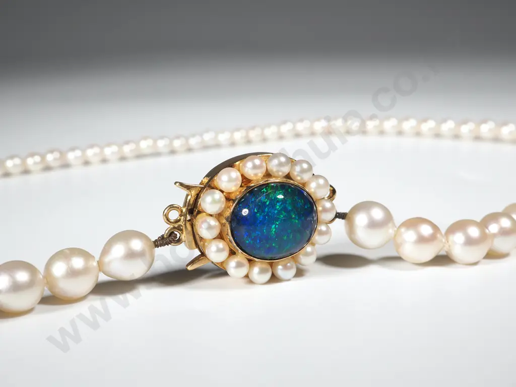 18ct Gold Graduated Pearl Necklace w Cabochon Opal Clasp Image 1++