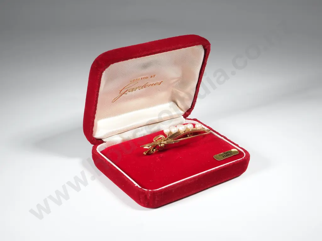 9ct Gold Vintage Pearl Brooch Image 1++