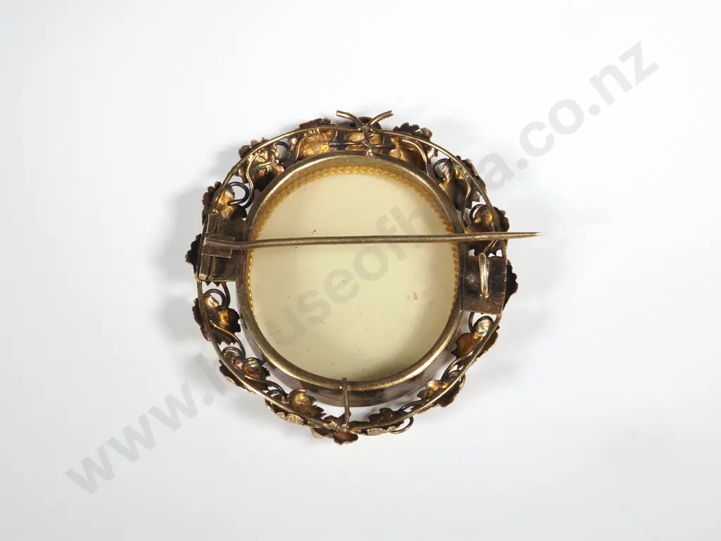 Large Victorian Rolled Gold Mourning Locket w Decorative Oakleaf Frame Image 1++