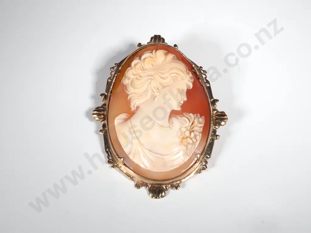 9ct Gold Large Cameo Brooch of Female Profile in Evening Wear Image 1++