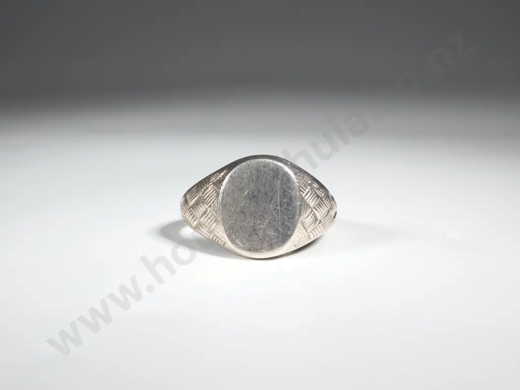 Gentlemans Sterling Silver Signet Ring w Woven Detailing Image 1++