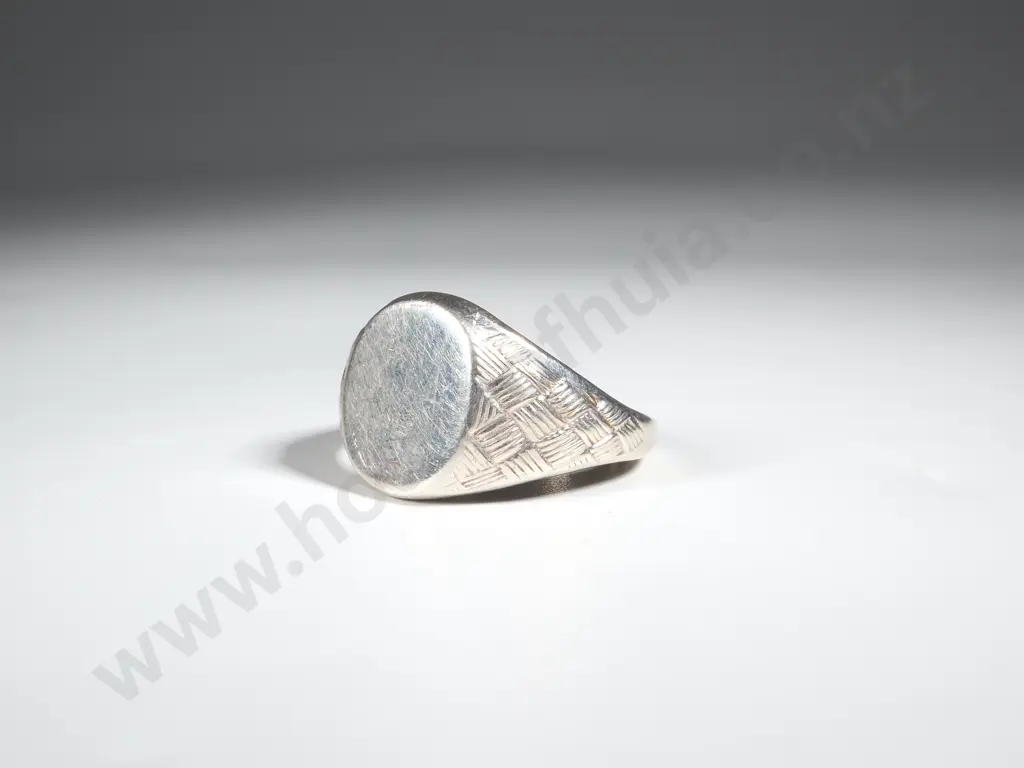 Gentlemans Sterling Silver Signet Ring w Woven Detailing Image 1++