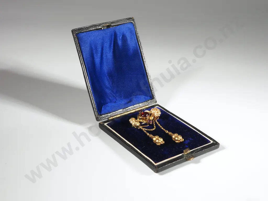 Cased Antique Ornate 9ct Gold Drop Tassle Brooch Image 1++