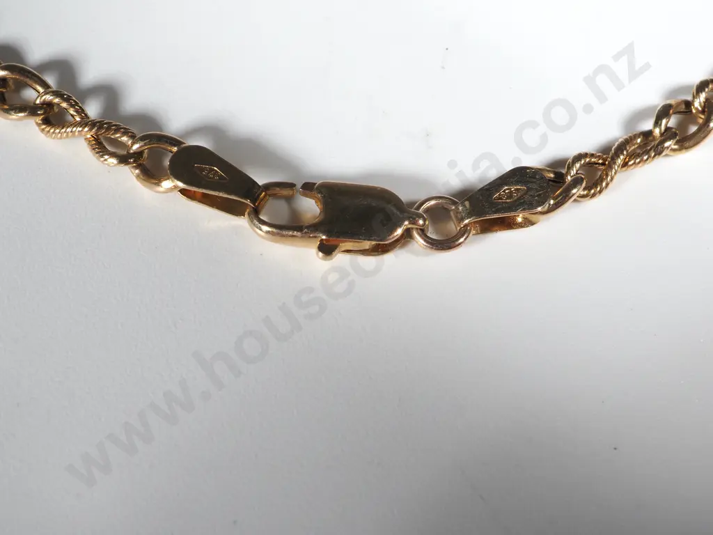 9ct Gold Fancy Twist Link Necklace Image 1++