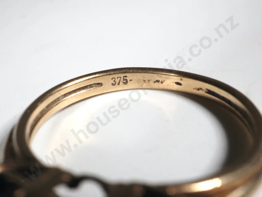 9ct Gold Three Stone Sapphire Ring Image 1++