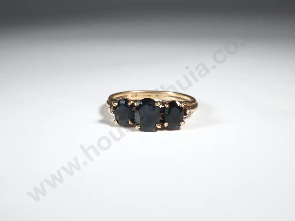 9ct Gold Three Stone Sapphire Ring Image 1++