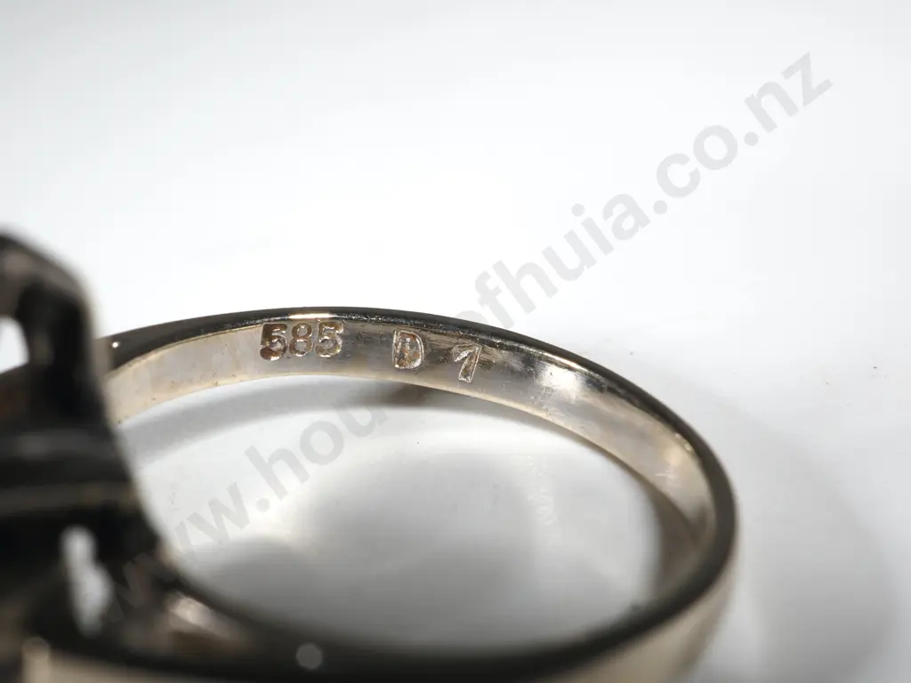 14ct White Gold Diamond & Emerald Ring Image 1++