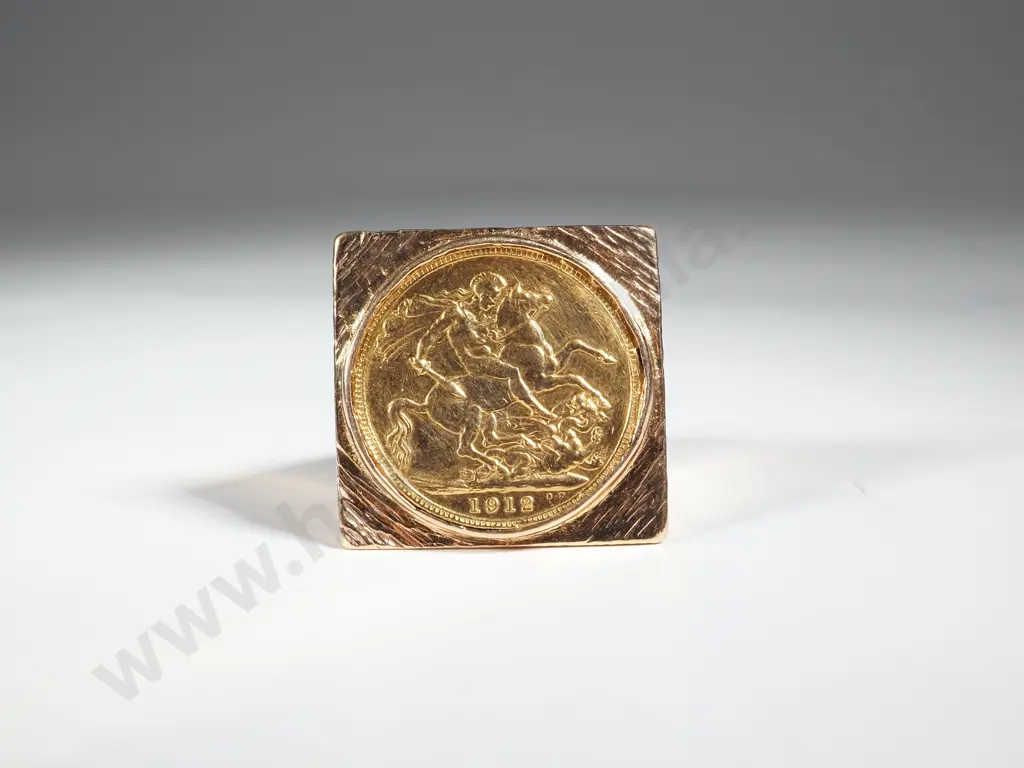 Large Full Sovereign Ring & Square 9ct Gold Mount Image 1++