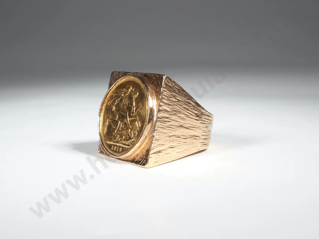 Large Full Sovereign Ring & Square 9ct Gold Mount Image 1++