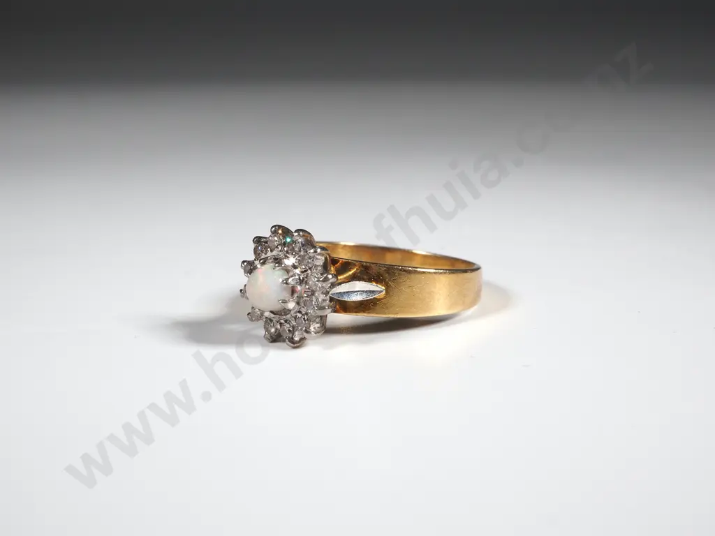 18ct Gold Opal & Diamond Ring Image 1++