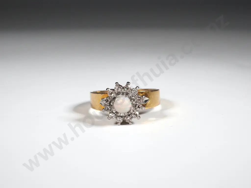18ct Gold Opal & Diamond Ring Image 1++