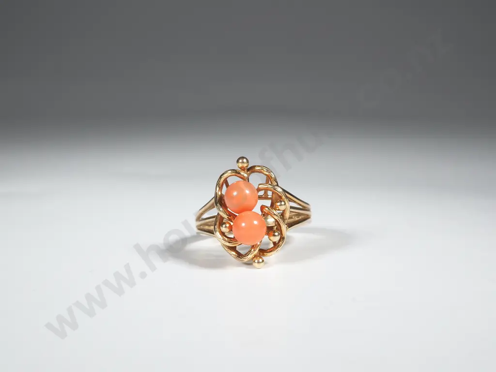 14ct Gold Vintage Coral Ring Image 1++