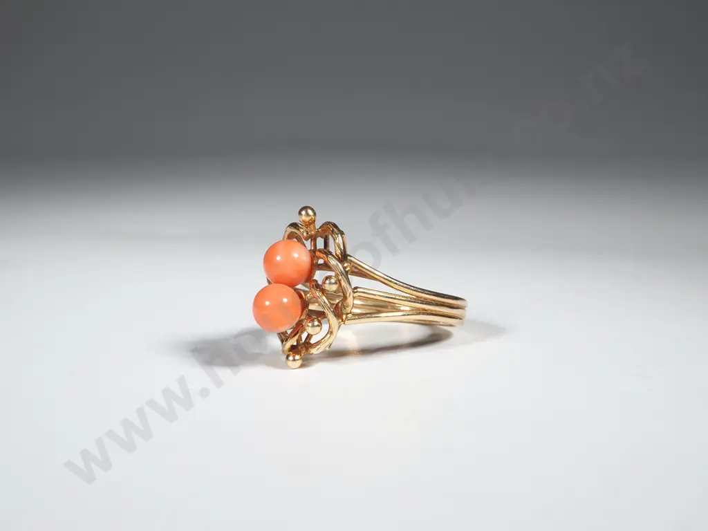 14ct Gold Vintage Coral Ring Image 1++