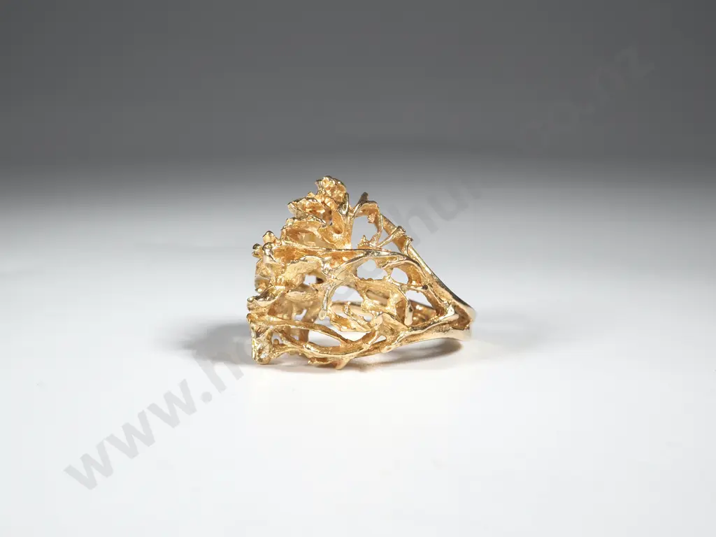 9ct Gold Vintage Foliage Ring Image 1++