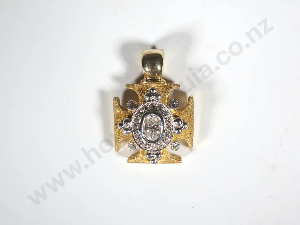 9ct Gold Pendant w CZs Image 1++