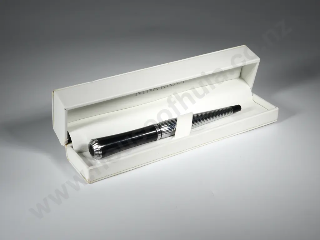 Nina Ricci Sibyllin Black Roller Ball Pen Image 1++